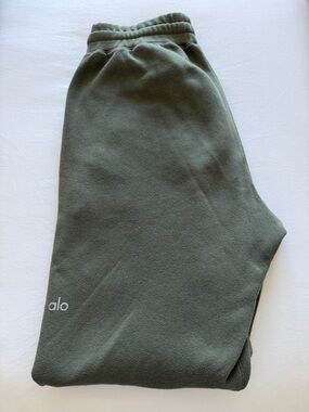 ALO Yoga Olive Green Chill Sweatpant - Medium